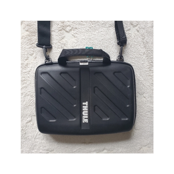 Thule Bags Thule Sweden Gauntlet 3 Hard Sided Laptop Bag Carriyng Case With Shoulder Stra